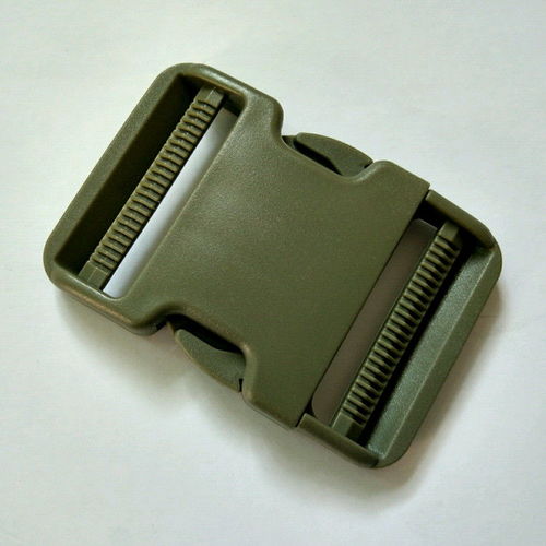 彩色塑料插扣 從箱包配件到服裝輔料的多樣化應(yīng)用